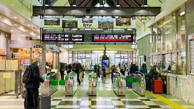 軽井沢駅改札口